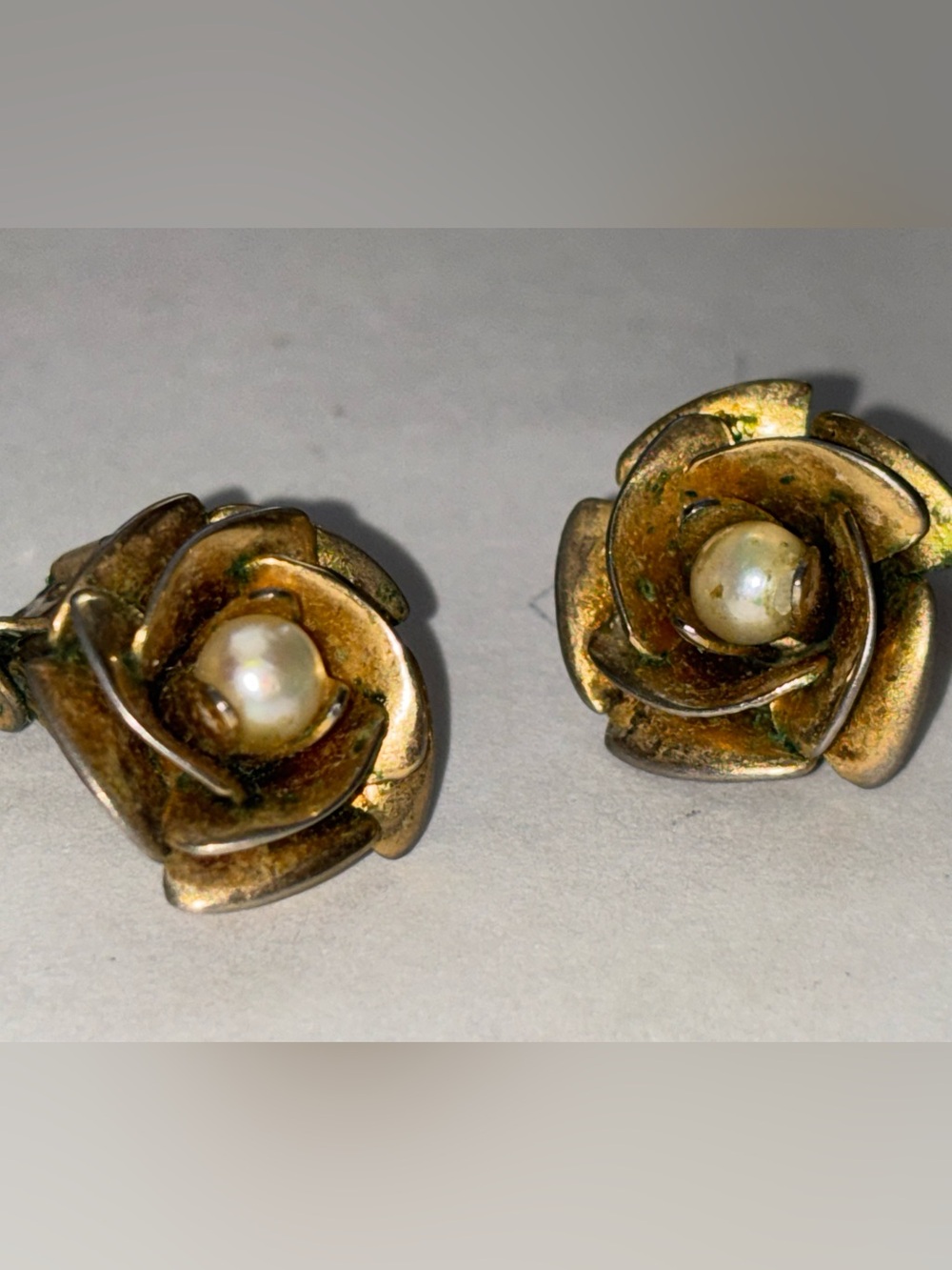 Vintage estate sale gorgeous patina Gold-Tone Floral Pearl Stud Earring